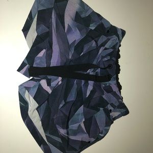 LULULEMON PURPLE GEOMETRIC PATTERN RUNNING SHORTS